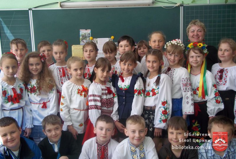 Вишиванку одягай – Україну поважай