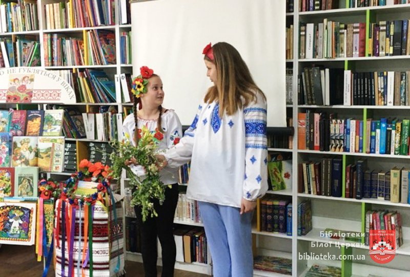 Символи квітів у дівочому українському вінку