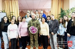 Герої – поряд