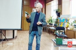 «Рвуться і фарби, і слово на волю…»