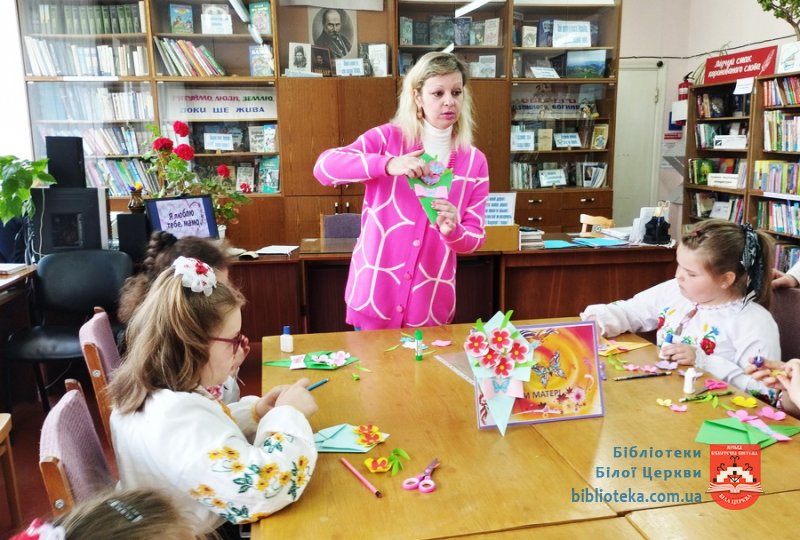 Подаруймо мамі світ добра