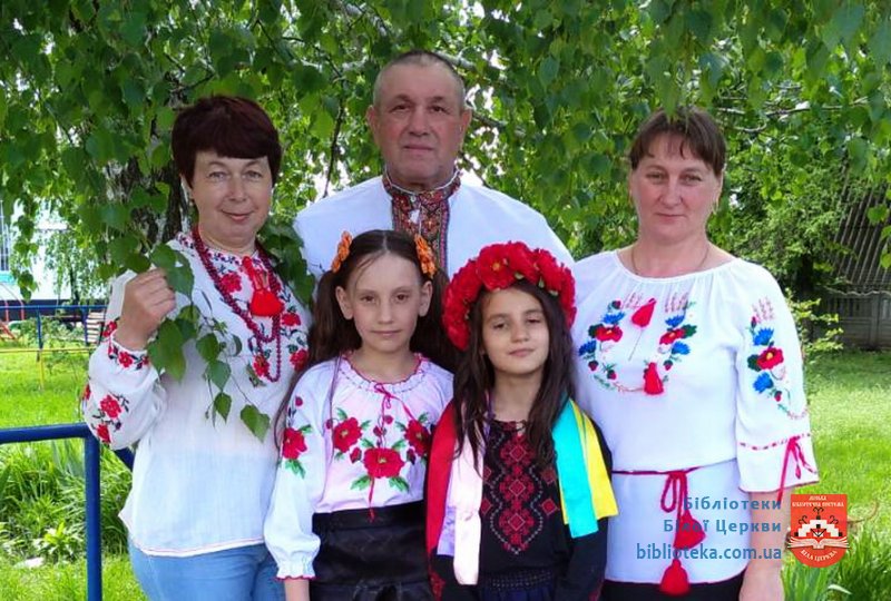 Рано-вранці, у новій вишиванці