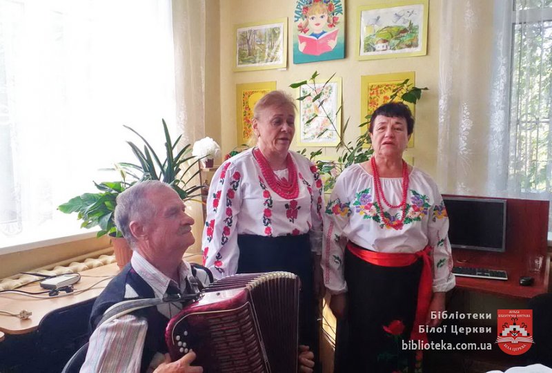 Минають дні, ідуть роки, життя перегортає сторінки