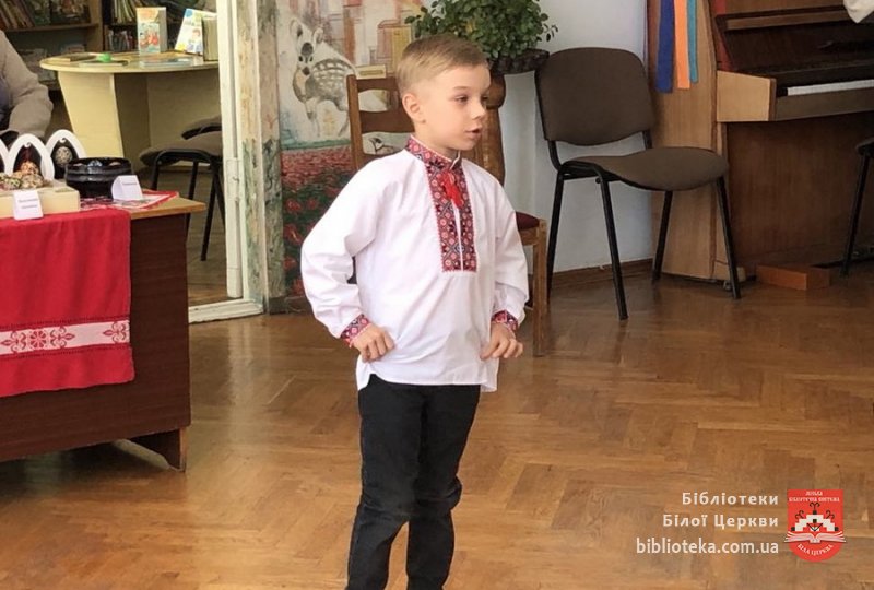 Літературно-музичне свято «Подаруй матусі всю свою любов»