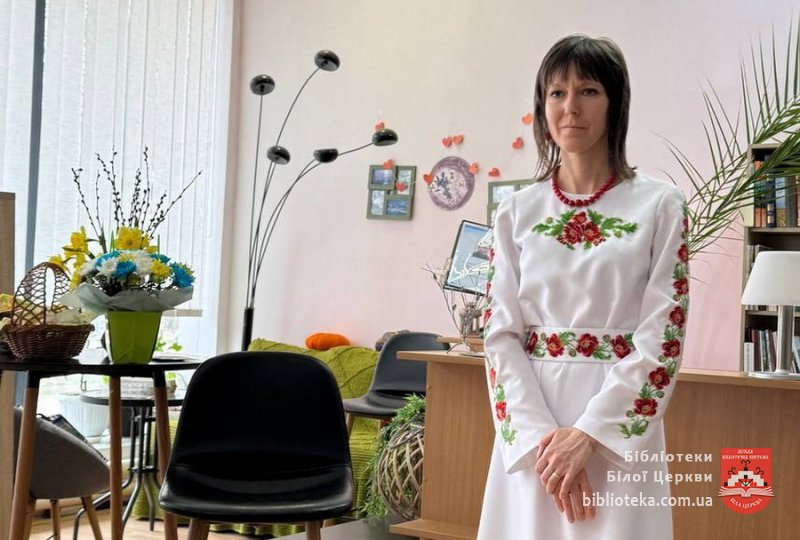 В руках майстрині народжується диво-писанка!