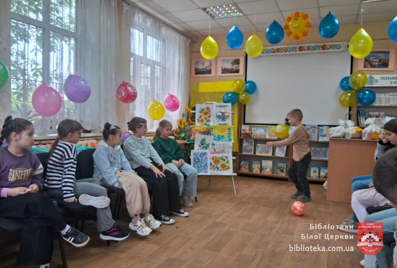 Зустрічають діти усмішками літо