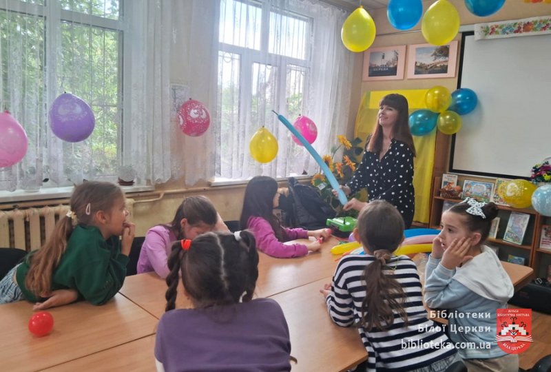 Зустрічають діти усмішками літо