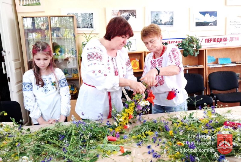 Чари Купальської ночі в бібліотеці