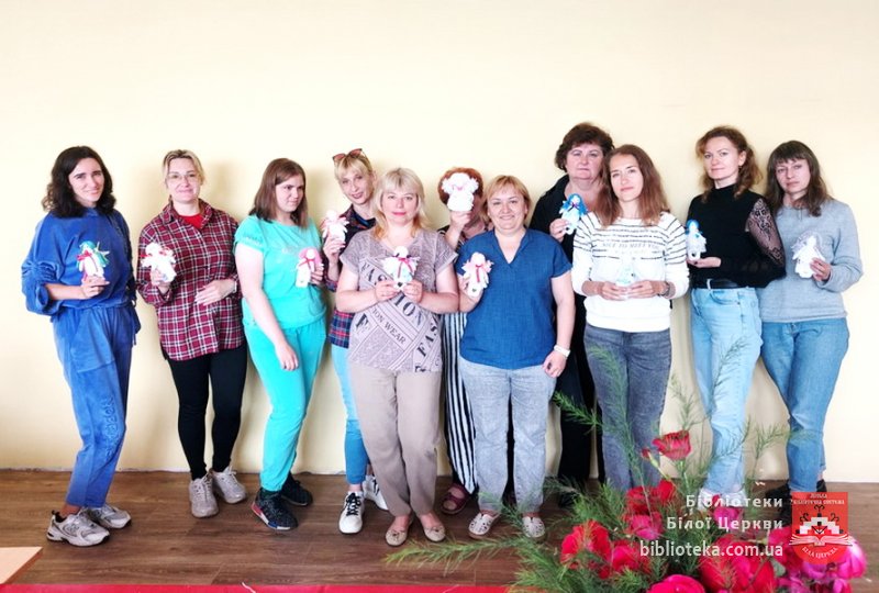 Янголи у книгозбірні