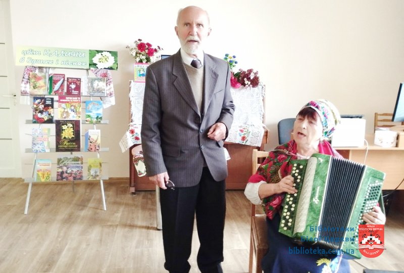 Є на світі моя країна, де червона цвіте калина