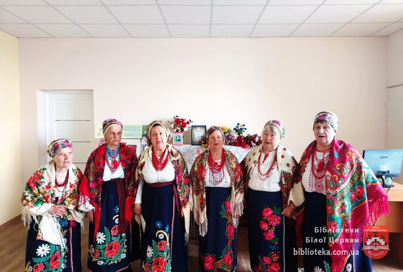 Є на світі моя країна, де червона цвіте калина