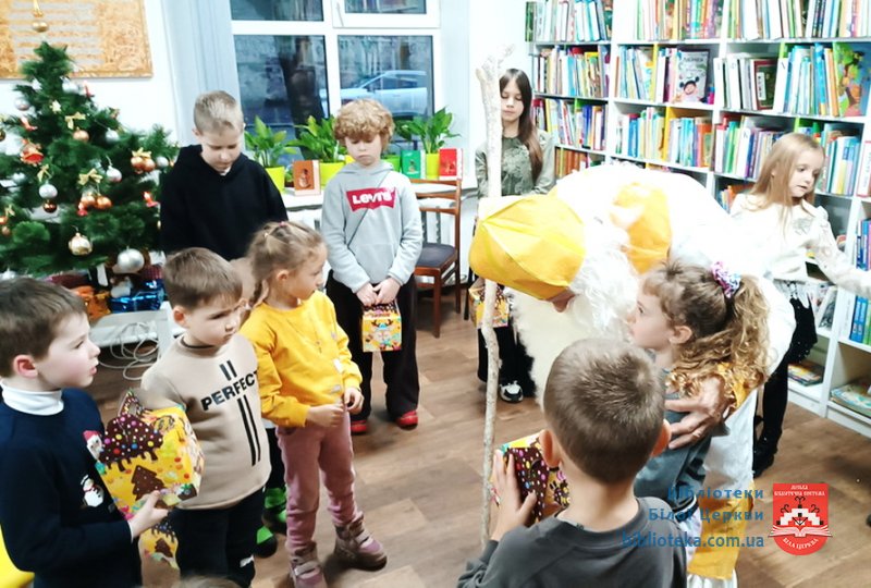 Світ від краю і до краю чекає святого Миколая