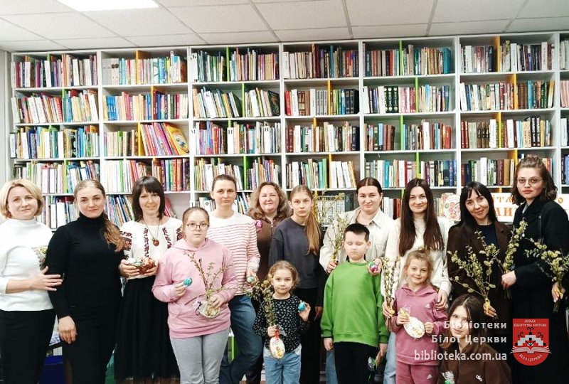 Великоднє рукотворне диво в бібліотеці
