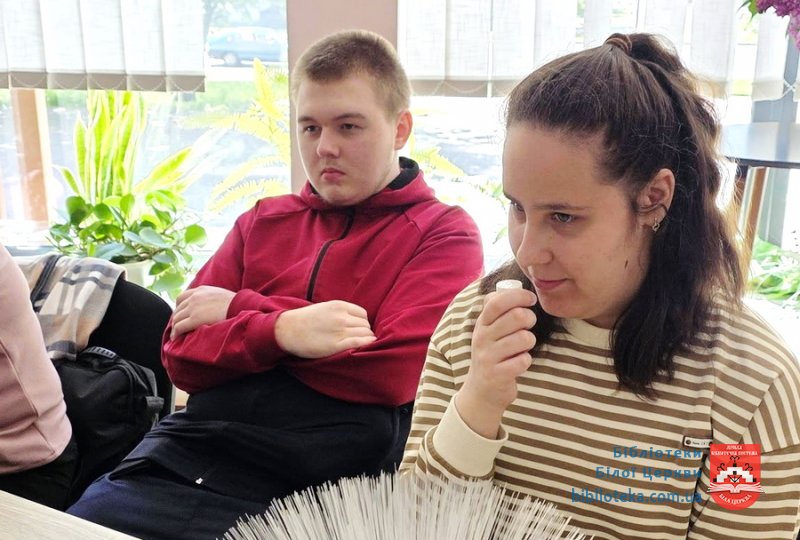 Прожити казку на дотик, слух та аромат: у бібліотеці пройшли сенсорні читання для особливих дітей