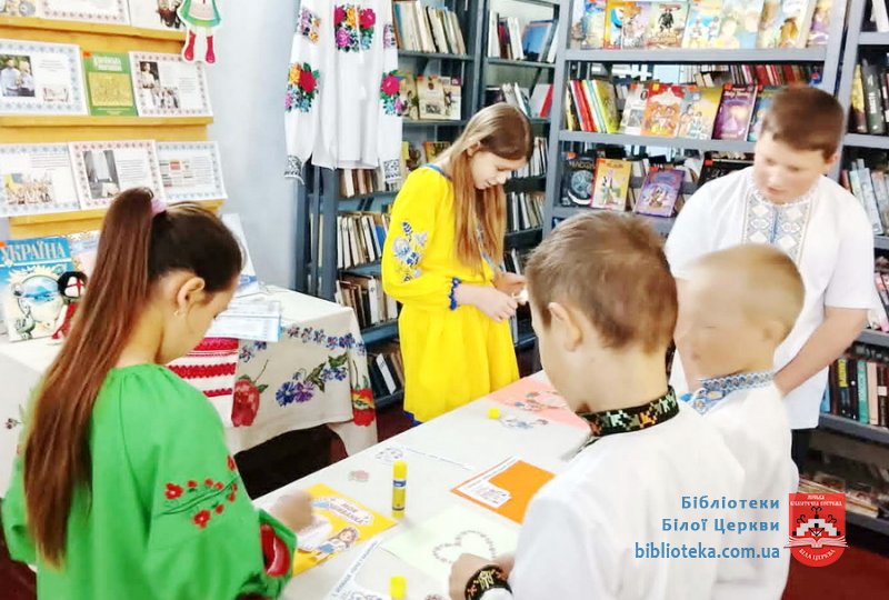 У рідному краю цвітуть вишиванки