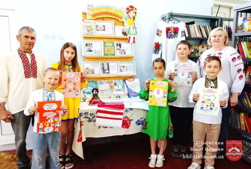 У рідному краю цвітуть вишиванки